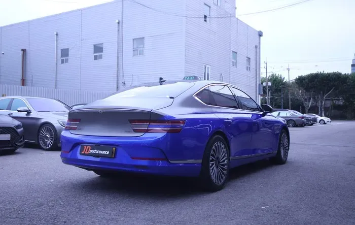 Genesis G80 RG3のカーラッピング事例 施工写真 3-2