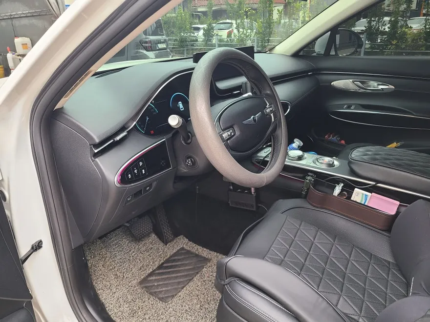 Genesis GV70のガラスコーティング事例|費用目安と仕上がり 施工写真 3-1
