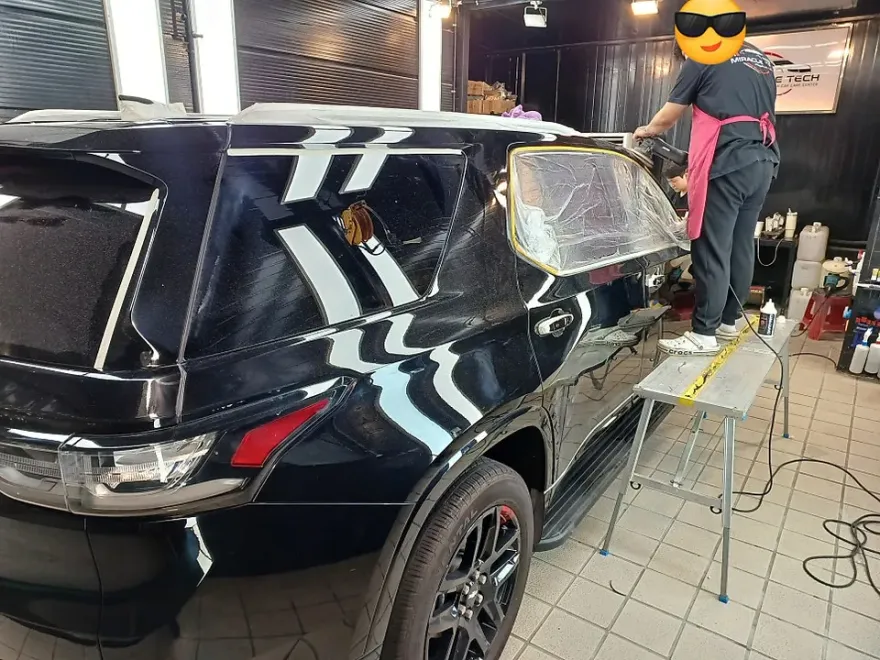 Chevrolet Traverseのガラスコーティング事例|費用目安と仕上がり 施工写真 3-1
