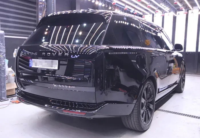 Land Rover Range Roverのガラスコーティング事例 施工写真 3-1
