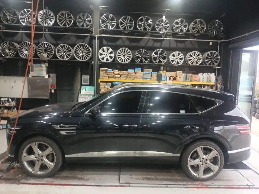Genesis GV80のホイールリペア・塗装事例 施工写真 3-1