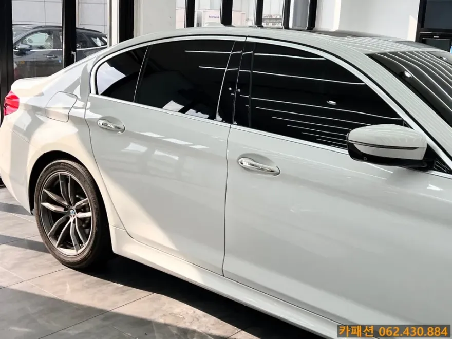 BMW 5 Series G30 カーフィルム施工事例|費用目安・仕上がり 施工写真 1-2