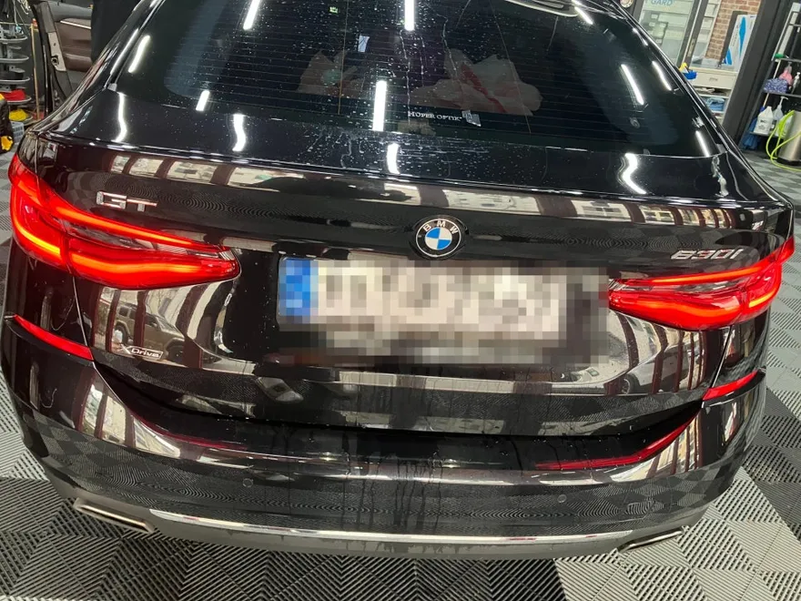 BMW 6 Series GTのドラレコ取付事例|費用目安・仕上がり 施工写真 2-1