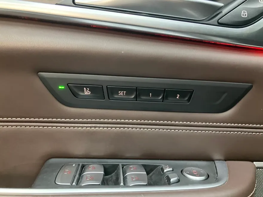 BMW 6 Series GTのドラレコ取付事例|費用目安・仕上がり 施工写真 1-2