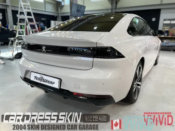Peugeot 508のカーラッピング事例|高級感ある仕上がり 施工写真 1-2