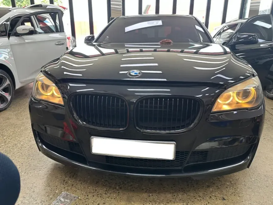 BMW 7 Series ambient lighting installation result