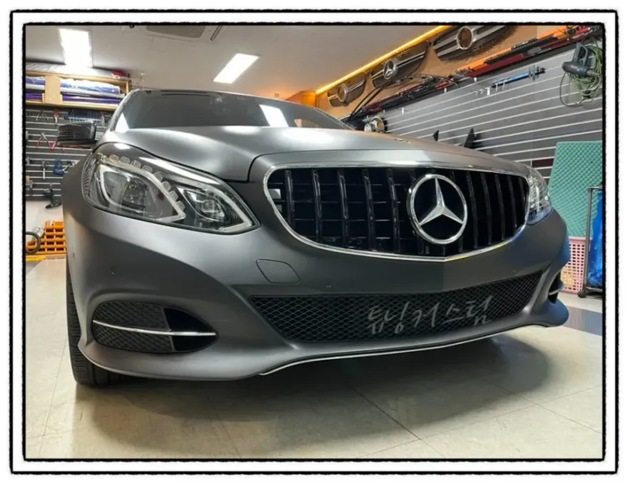 Mercedes-Benz Eクラス W212 ドラレコ取付事例|費用目安・機能 施工写真 2-1