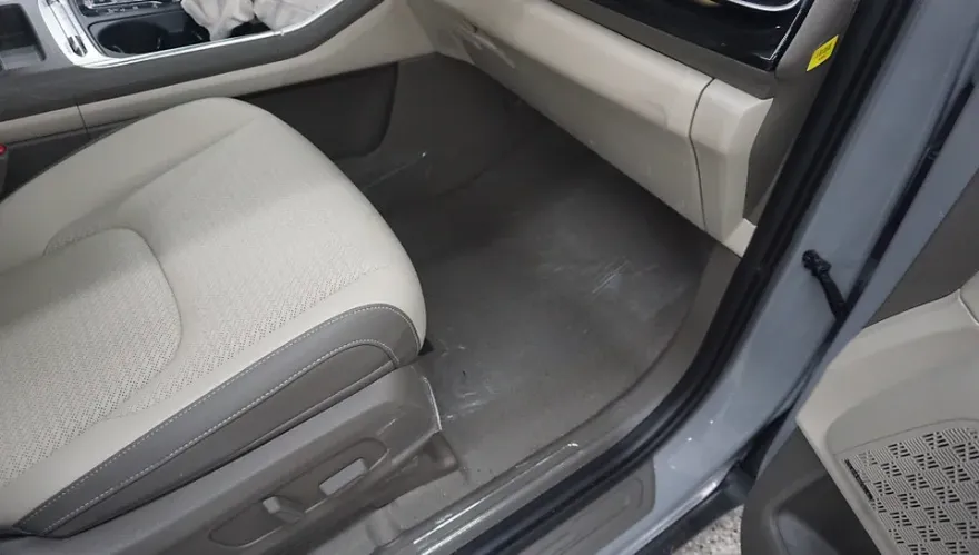 Kia Carnival KA4 ambient lighting - Kia Carnival KA4 Ambient Lighting Review — Cost & Results photo 3