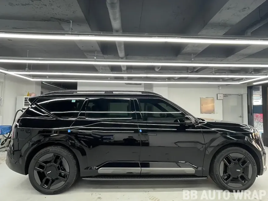 Kia EV9 vinyl wrap - Kia EV9 Vinyl Wrap Review: All Black Transformation photo 4
