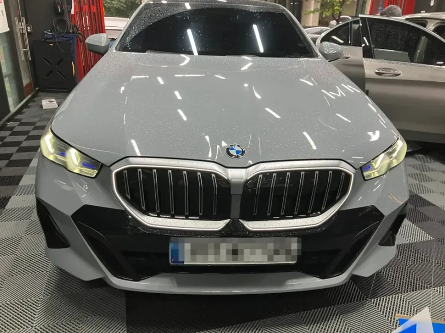 BMW 5 Series G60 ドライブレコーダー取付事例|費用目安・仕上がり 施工写真 1-1
