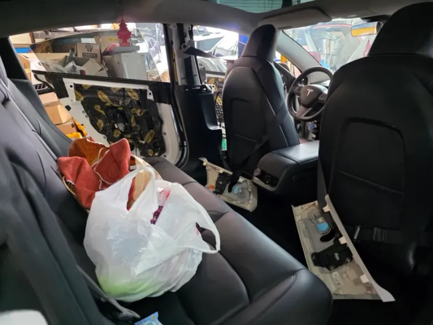Tesla Model 3 ambient lighting - Tesla Model 3 Ambient Lighting Review: Cost & Results photo 5