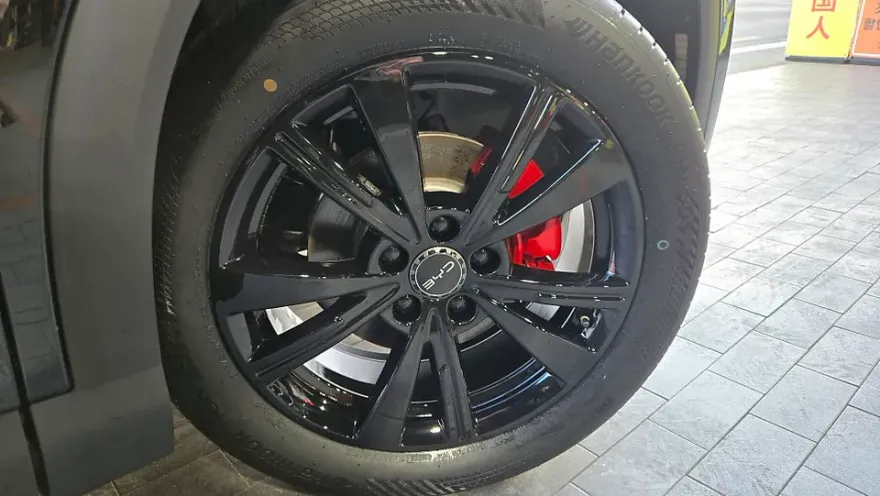 BYD Atto 3のホイールリペア・塗装事例 施工写真 2-1