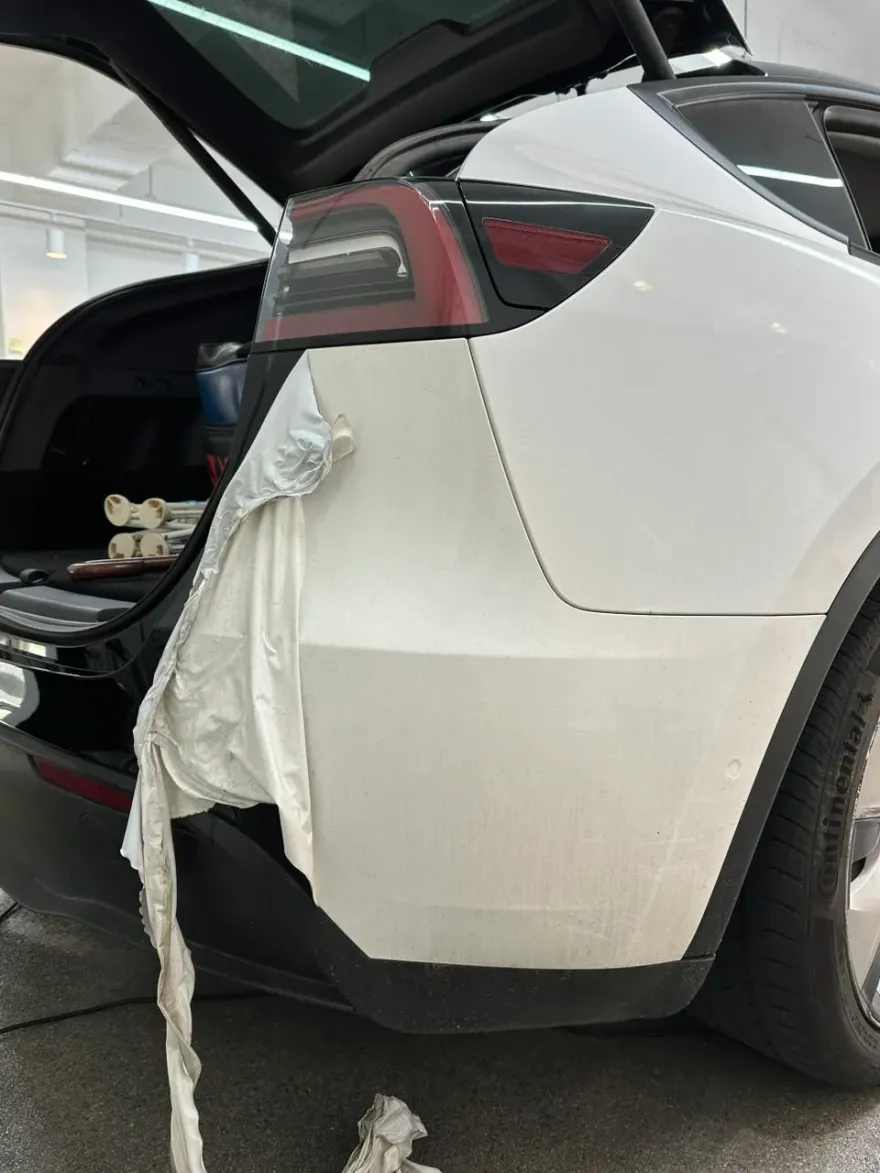 Tesla Model Yのカーラッピング事例|費用目安・仕上がり 施工写真 2-2