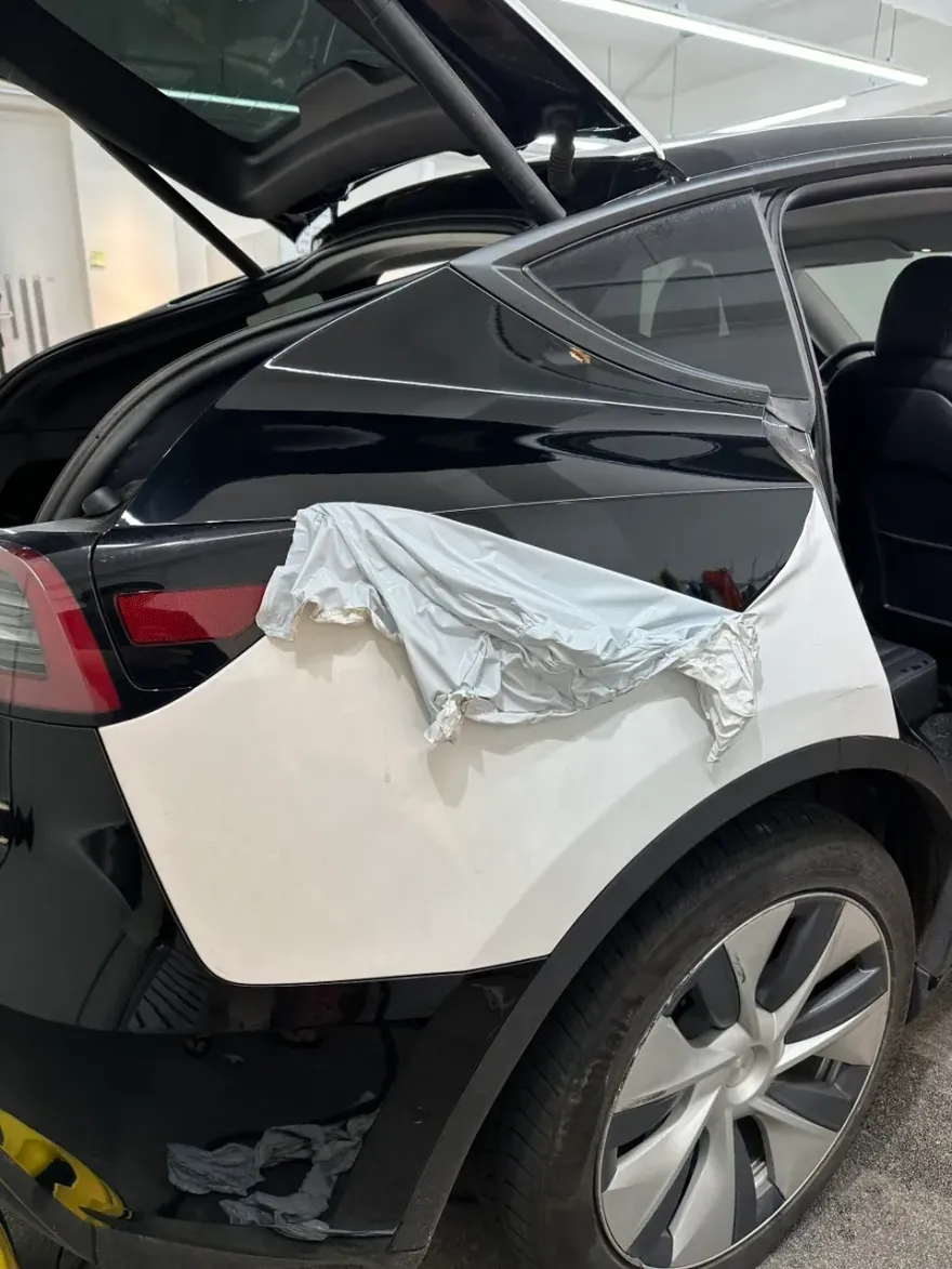 Tesla Model Yのカーラッピング事例|費用目安・仕上がり 施工写真 3-2