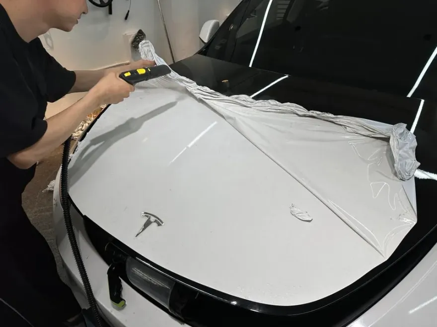 Tesla Model Yのカーラッピング事例|費用目安・仕上がり 施工写真 2-3