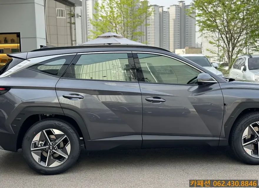 Hyundai Tucson NX4のカーフィルム施工事例|費用目安・仕上がり 施工写真 2-3