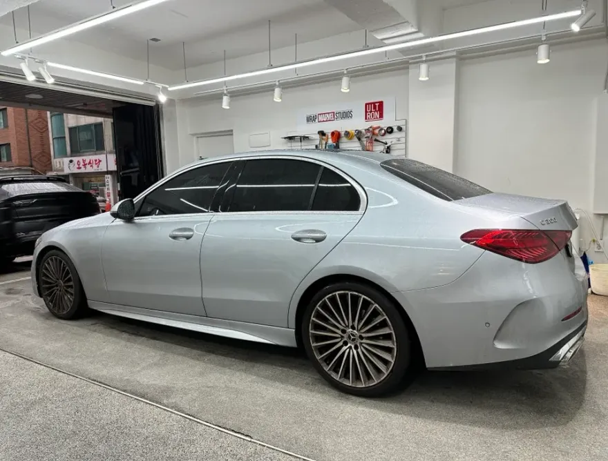 Mercedes-Benz Cクラスのカーラッピング事例|費用目安・仕上がり 施工写真 3-1