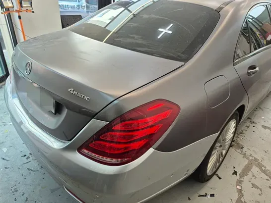 Mercedes-Benz S-Classのカーラッピング事例|費用目安・仕上がり 施工写真 4-1