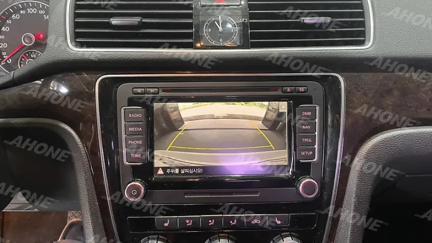 Volkswagen PassatのAndroid Auto・CarPlay取付事例 施工写真 4-1