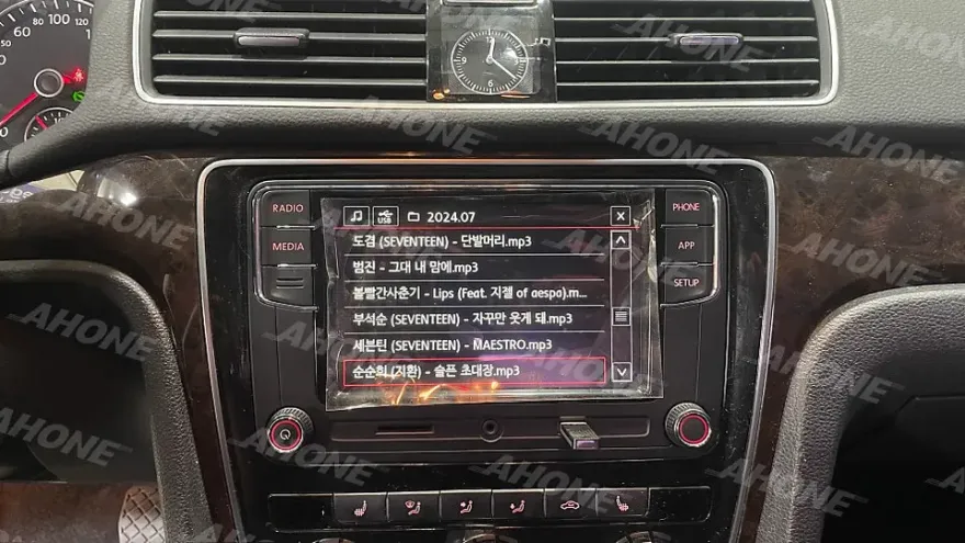 Volkswagen PassatのAndroid Auto・CarPlay取付事例 施工写真 1-2
