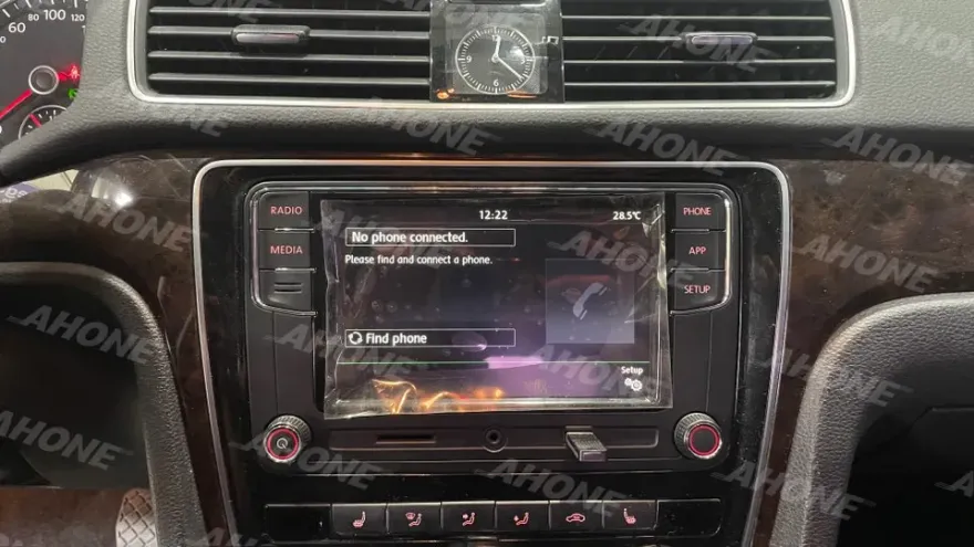 Volkswagen PassatのAndroid Auto・CarPlay取付事例 施工写真 2-2