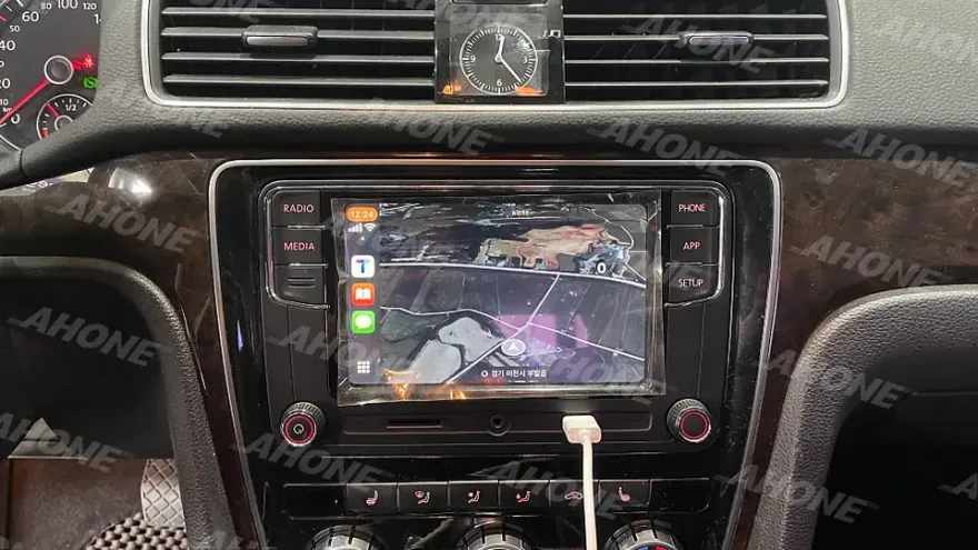 Volkswagen PassatのAndroid Auto・CarPlay取付事例 施工写真 1-3