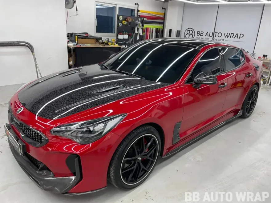Kia Stingerのカーラッピング事例 施工写真 1-1