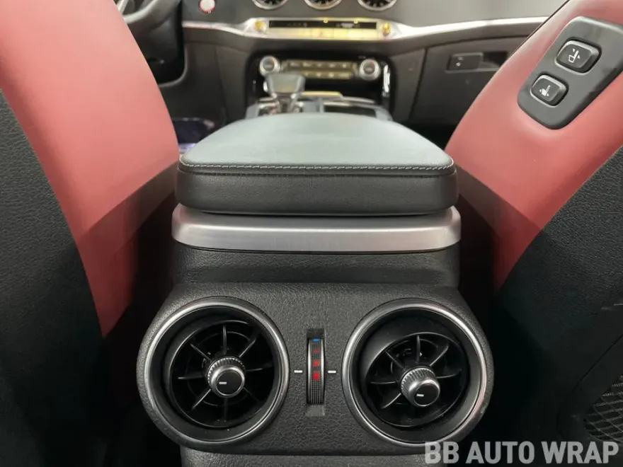 Kia Stingerのカーラッピング事例 施工写真 3-1