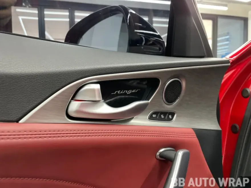 Kia Stingerのカーラッピング事例 施工写真 1-2