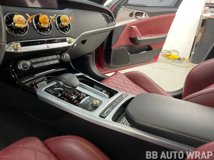 Kia Stingerのカーラッピング事例 施工写真 3-2