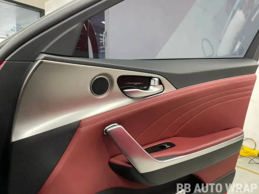 Kia Stingerのカーラッピング事例 施工写真 1-3