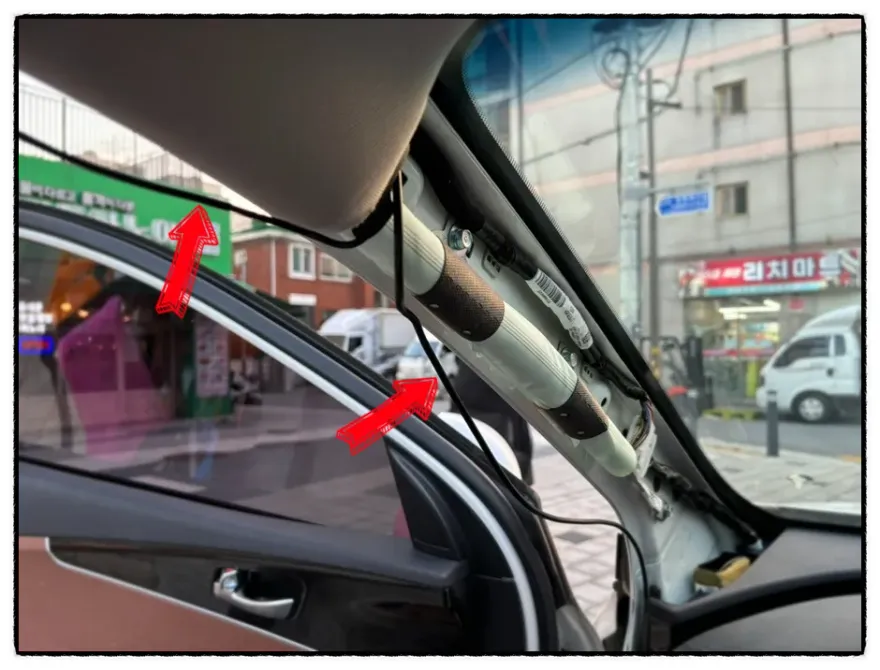 Kia Sorentoのドライブレコーダー取付事例 施工写真 1-2