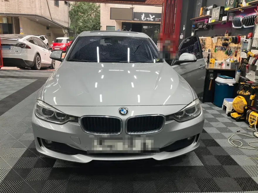 BMW 3 Series F30のドラレコ取付事例|費用目安・仕上がり 施工写真 1-1