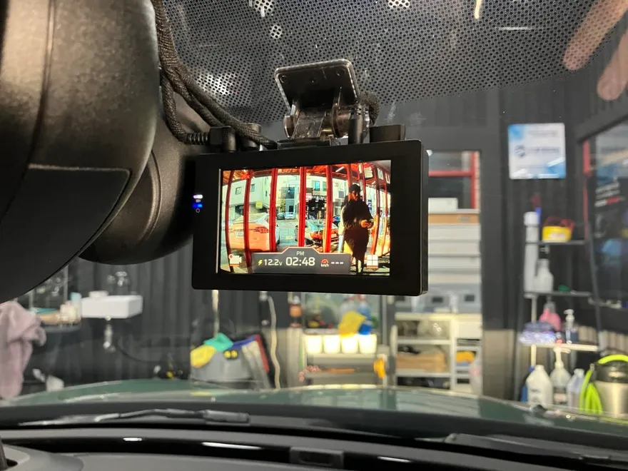 MINI Clubmanのドラレコ取付事例|費用目安・仕上がり 施工写真 1-2