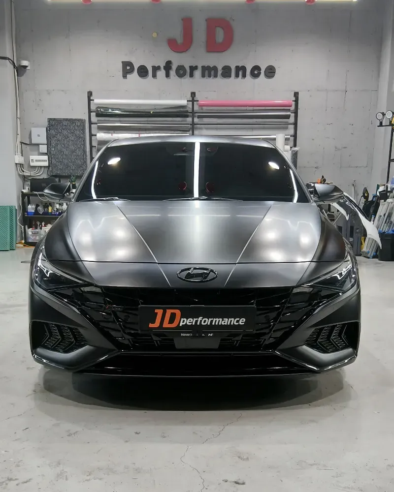 Hyundai Elantraのカーラッピング事例｜サテンブラックの仕上がり 施工写真 2-3