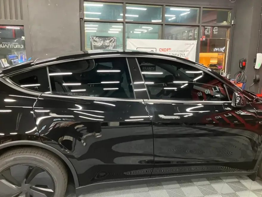 Tesla Model Yのカーフィルム施工事例|費用目安・仕上がり 施工写真 2-1