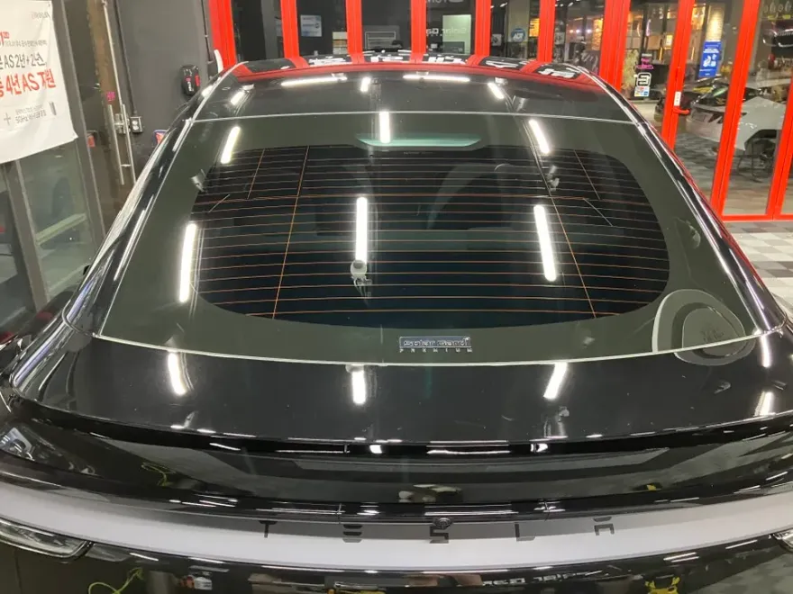 Tesla Model Yのカーフィルム施工事例|費用目安・仕上がり 施工写真 4-1