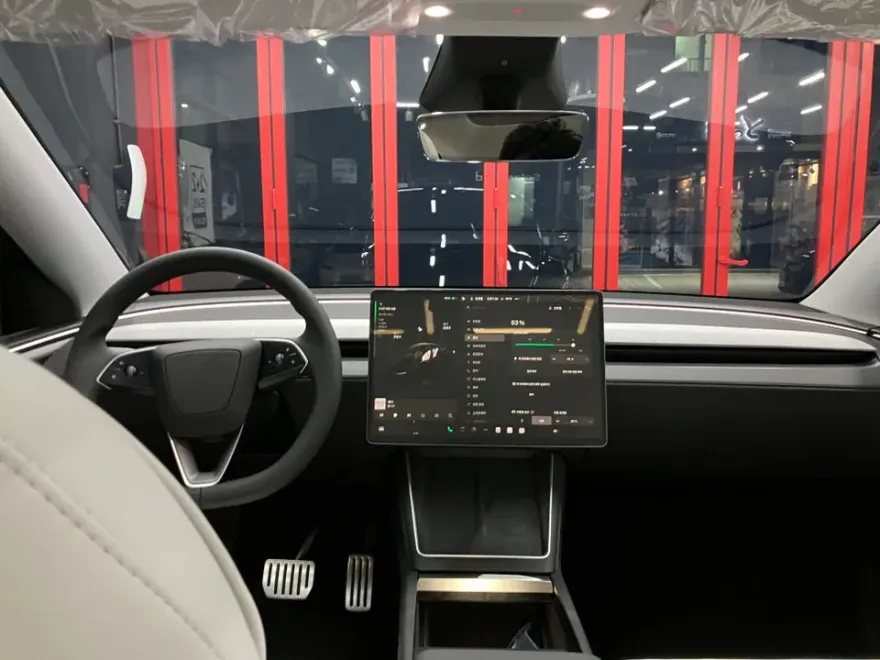 Tesla Model Yのカーフィルム施工事例|費用目安・仕上がり 施工写真 2-2