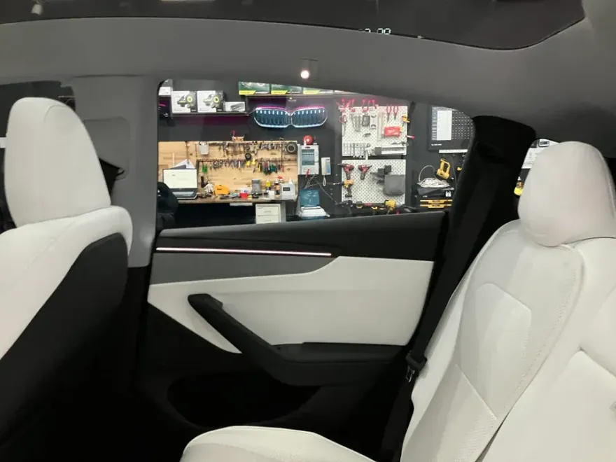Tesla Model Yのカーフィルム施工事例|費用目安・仕上がり 施工写真 3-2