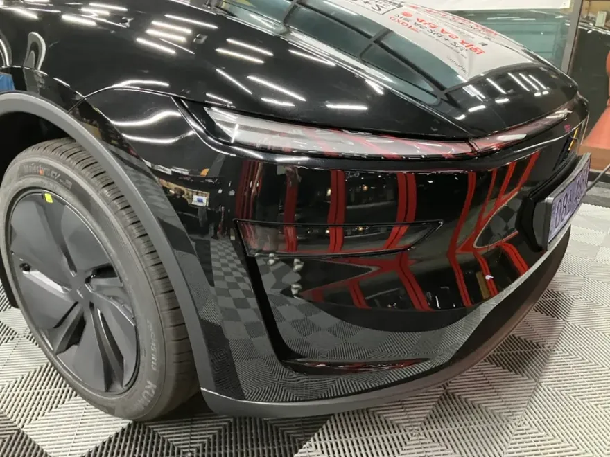 Tesla Model Yのカーフィルム施工事例|費用目安・仕上がり 施工写真 1-3