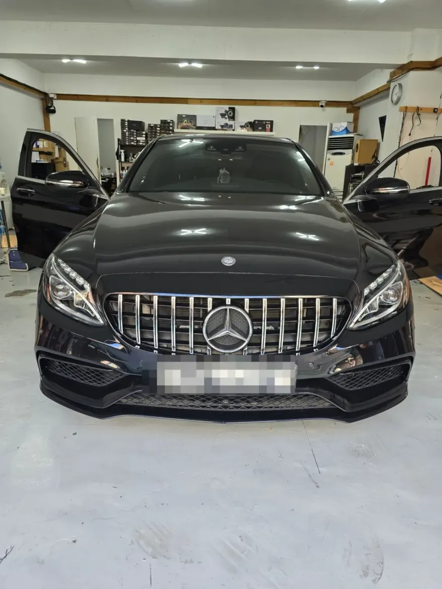 Mercedes-Benz C-ClassのAndroid Auto・CarPlay取付事例 施工写真 1-1