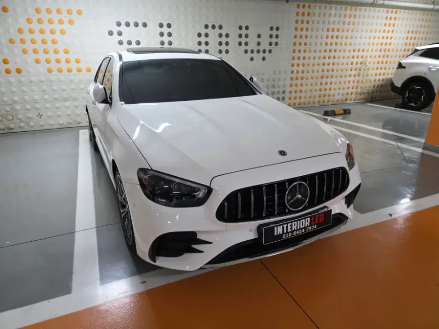 Mercedes-Benz E-Class W213 ambient lighting installation result