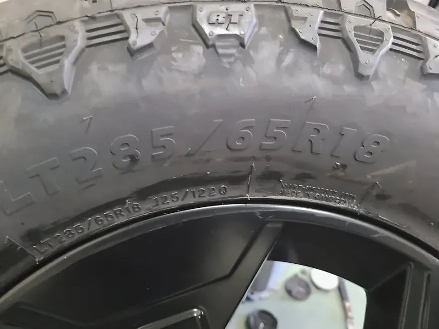 Kia Tasmanのホイールリペア・塗装事例 施工写真 1-3