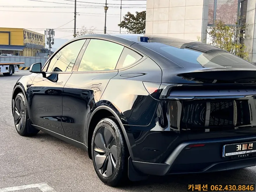 Tesla Juniperのカーフィルム施工事例|費用目安・仕上がり 施工写真 1-3