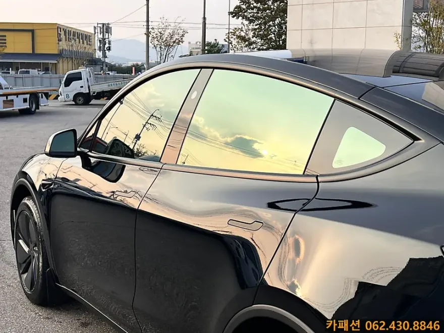 Tesla Juniperのカーフィルム施工事例|費用目安・仕上がり 施工写真 2-3