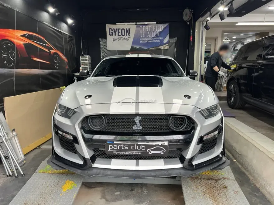 Ford Mustang body kit installation result