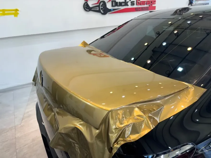 BMW i7のカーラッピング事例 施工写真 1-2