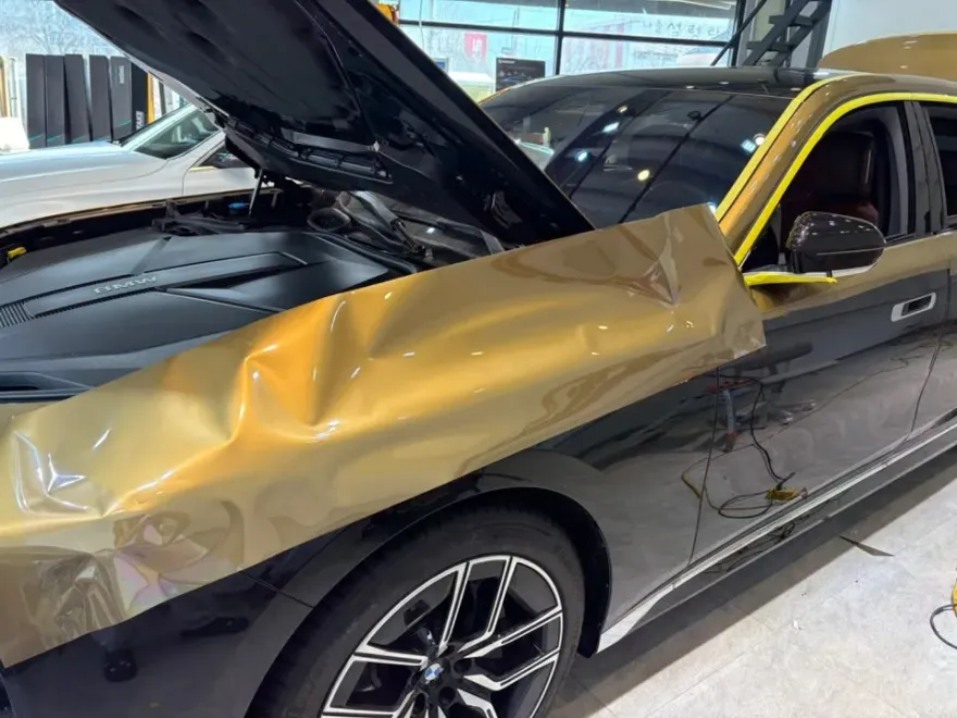 BMW i7のカーラッピング事例 施工写真 4-2