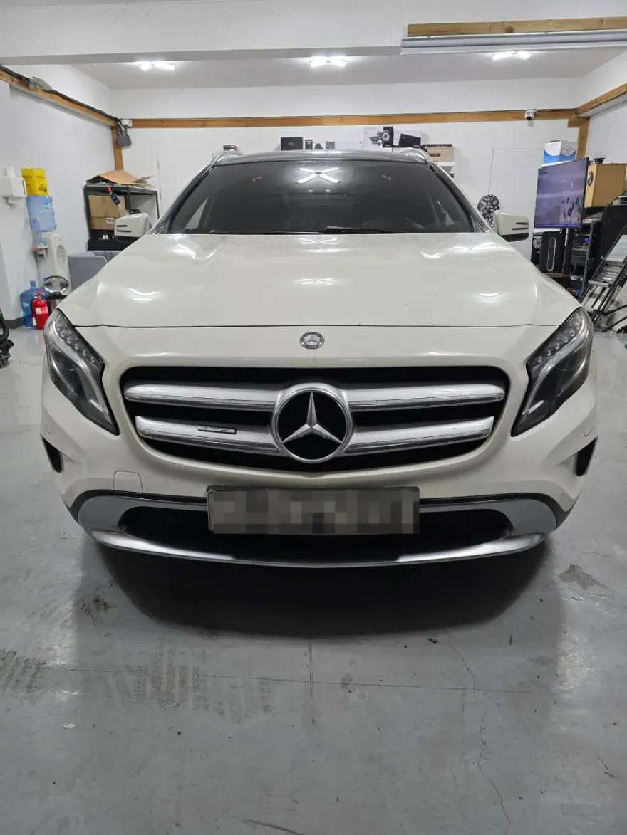Mercedes-Benz GLAのAndroid Auto・CarPlay取付事例 施工写真 2-1