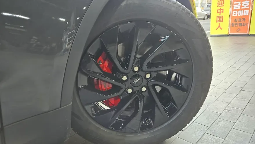 Land Rover Discoveryのホイールリペア・塗装事例 施工写真 3-2